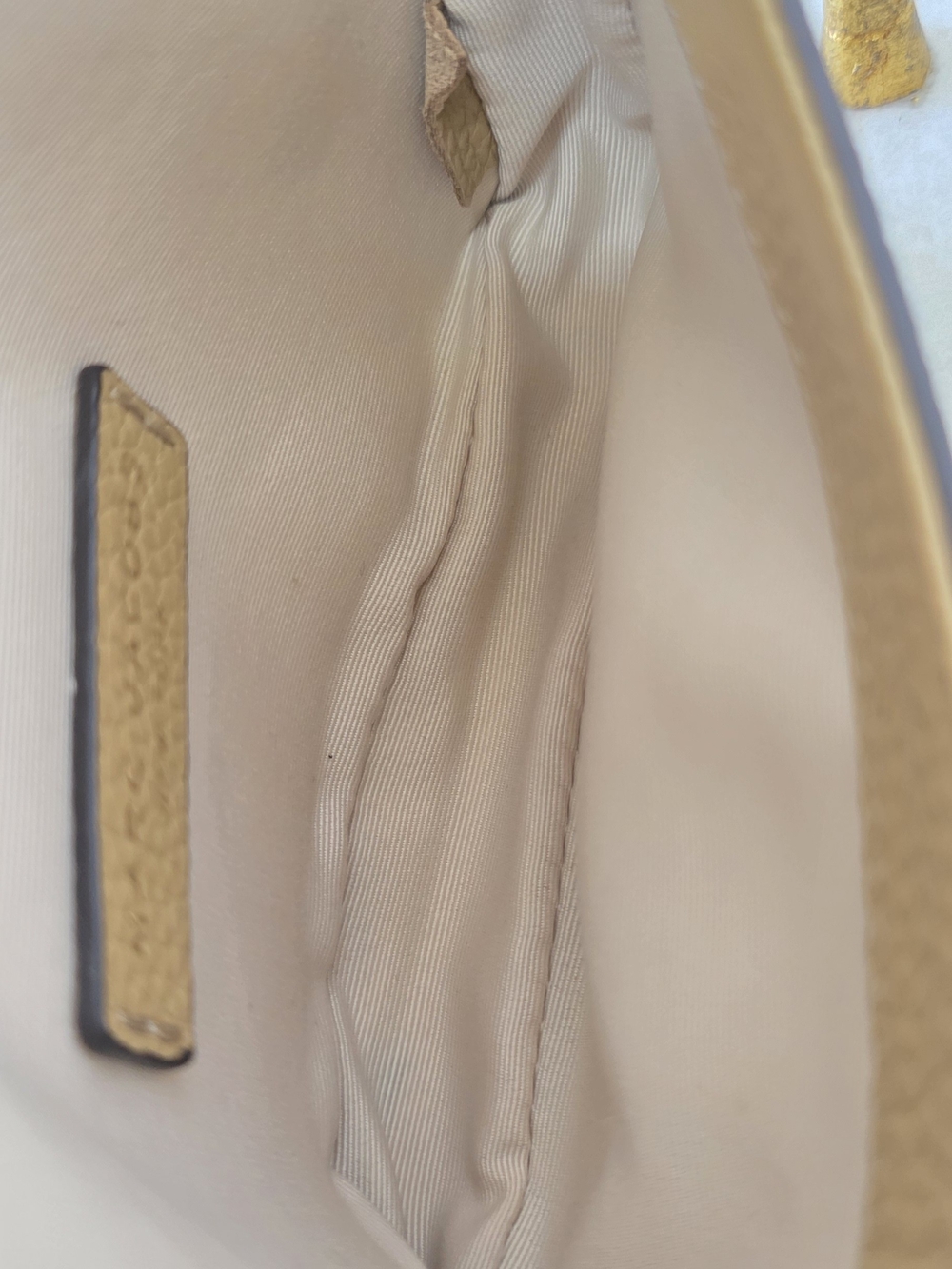 Marc Jacobs Pebbled Tan Leather Crossbody with Gold Logo - Picture 6 of 9
